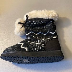 $10 🌲 COUNTDOWN TO BLACK FRIDAY PRICE Girls Mudd boots size 12 NWOT